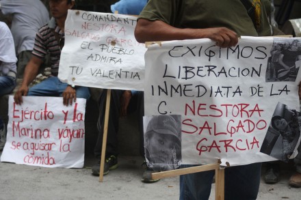 Integrantes de la CRAC exigen la liberación de Nestora Salgado. Foto: Jessica Torres